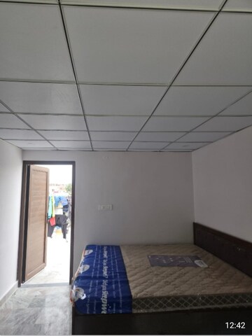 Bedroom in 2 BHK Builder Floor at Sector 38 – for Rent