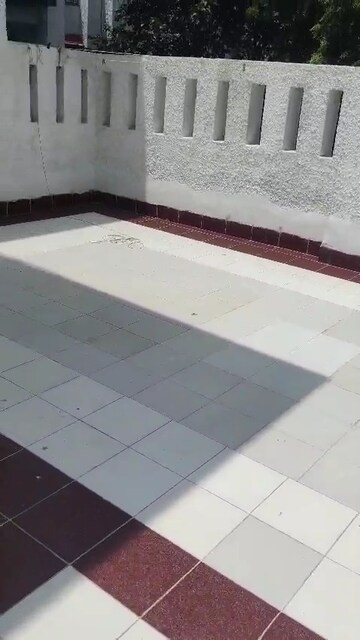 Furnished Amenities in 3 BHK Builder Floor at Sheikh Sarai – for Rent