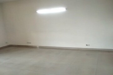Room in 3 BHK Apartment at Omaxe Grand, Sector 93b – for Rent
