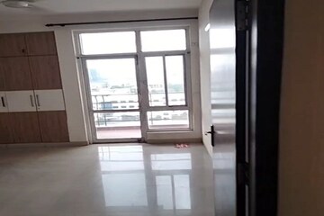 Room in 3 BHK Apartment at Omaxe Grand, Sector 93b – for Rent