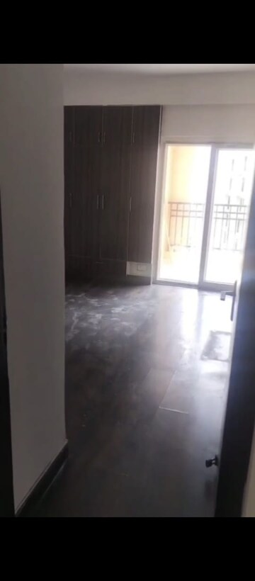 Room in 2 BHK Apartment at Ajnara Le Garden, Sector 16b Greater Noida – for Sale