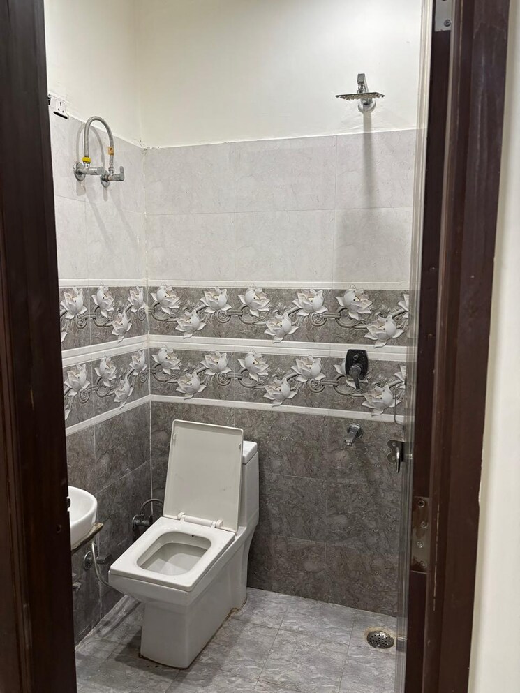 Bathroom, sector 45 2 Bedroom 1200 Sq.Ft. Builder Floor In Sector 45 Gurgaon 9047981