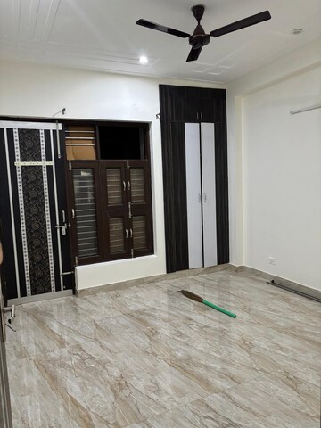 Room in 2 BHK Builder Floor at Sector 45 – for Rent