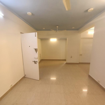 Room in 3 BHK Apartment at Palai House, Matunga East – for Rent