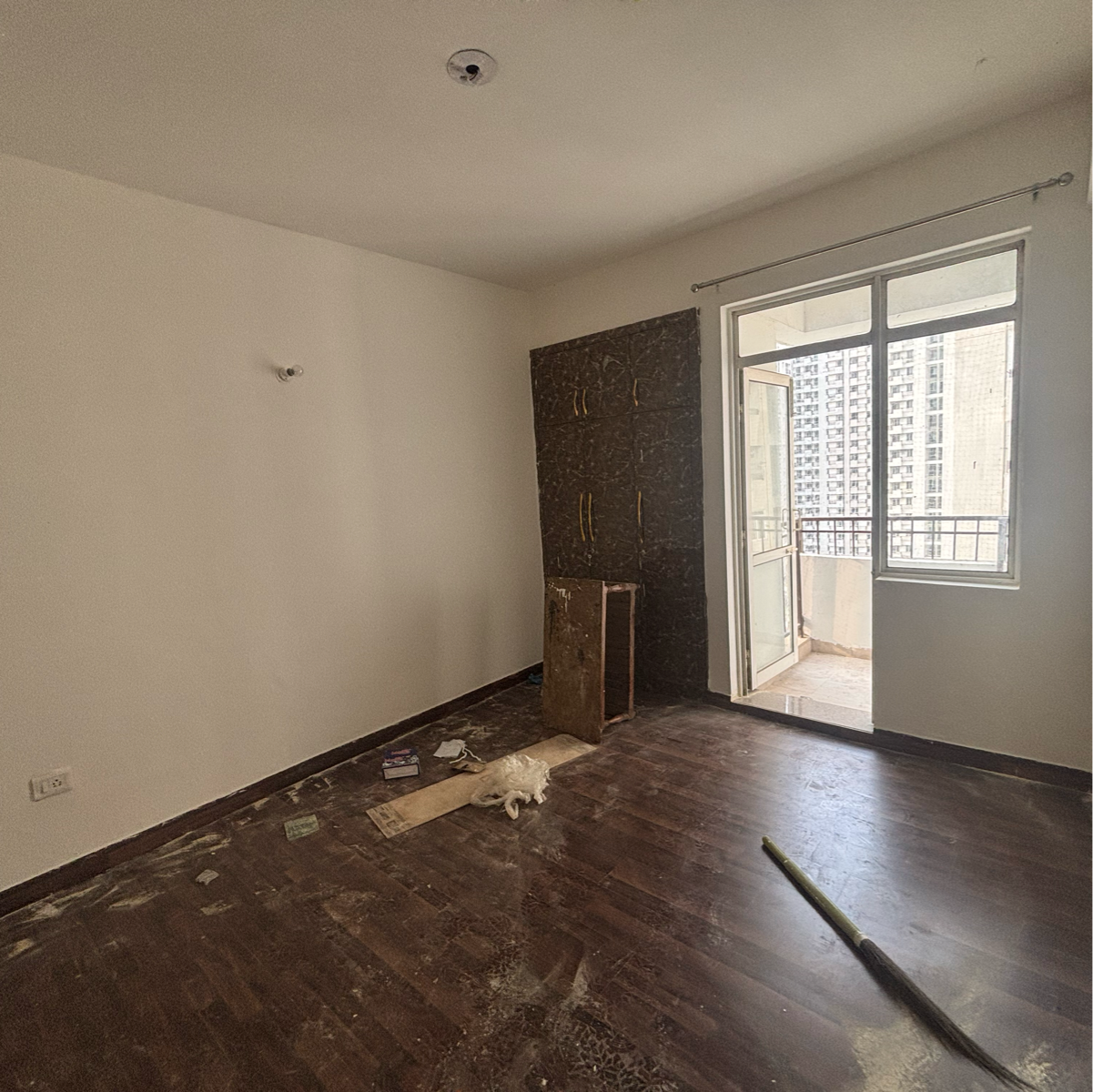 3.5 BHK + Servant Room Apartment For Rent in Jaypee Greens Wish Town Klassic