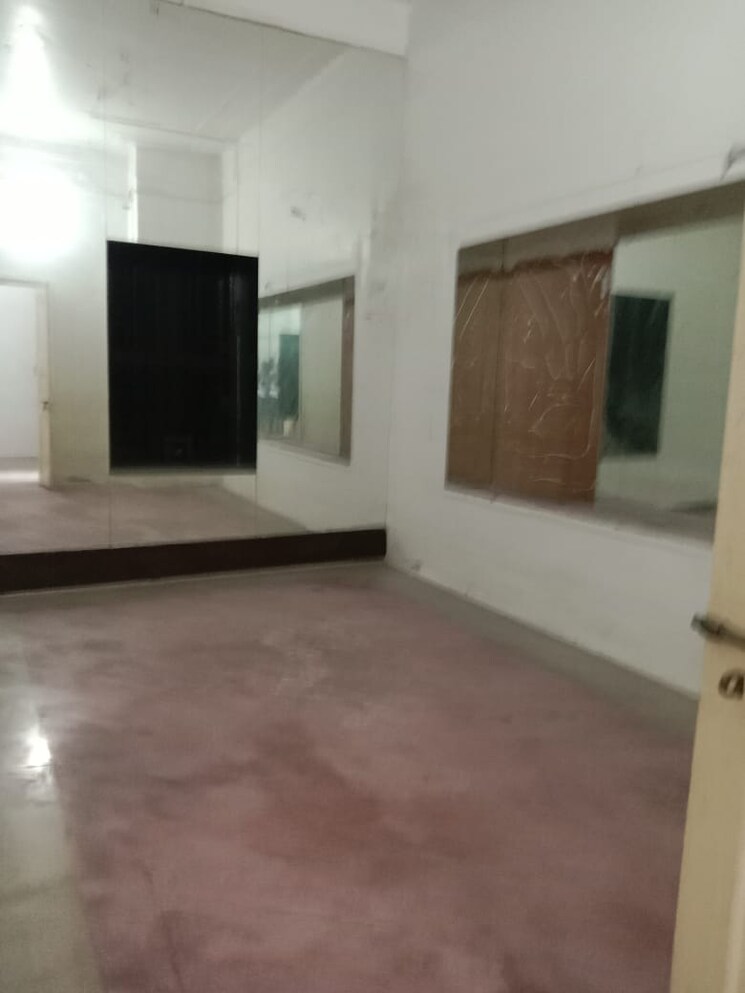 Room, chetla Commercial Office Space 2100 Sq.Ft. In Chetla Kolkata 9047985