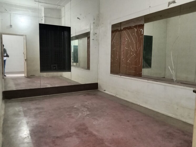 Room, chetla Commercial Office Space 2100 Sq.Ft. In Chetla Kolkata 9047985