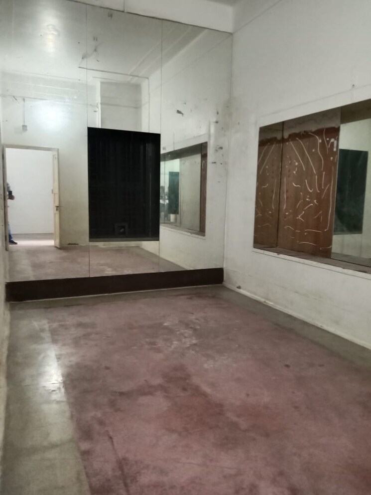 Room, chetla Commercial Office Space 2100 Sq.Ft. In Chetla Kolkata 9047985