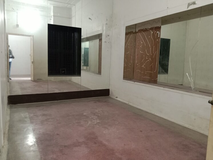 Room, chetla Commercial Office Space 2100 Sq.Ft. In Chetla Kolkata 9047985