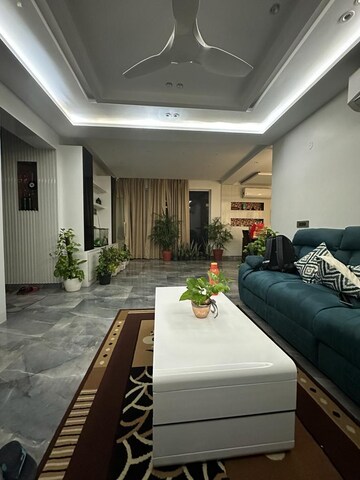 Parking in 3 BHK Builder Floor at Sector 85 – for Rent