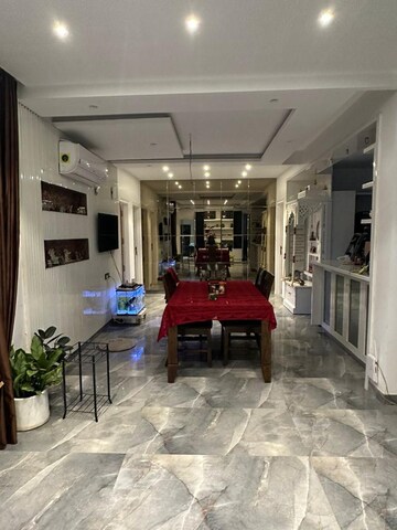 Parking in 3 BHK Builder Floor at Sector 85 – for Rent