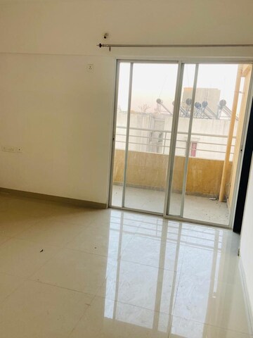 Room in 2 BHK Apartment at Raj Heramba Venkatesh Imperia, Tathawade – for Rent