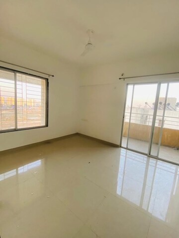Room in 2 BHK Apartment at Raj Heramba Venkatesh Imperia, Tathawade – for Rent