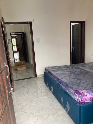 Room in 1 BHK Builder Floor at Sector 40 – for Rent