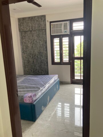 Room in 1 BHK Builder Floor at Sector 40 – for Rent
