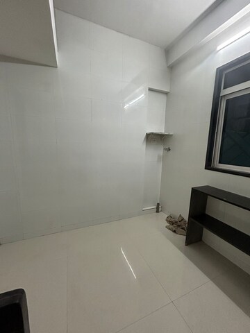 Room in 2 BHK Apartment at Gundecha Greens, Kandivali East – for Rent
