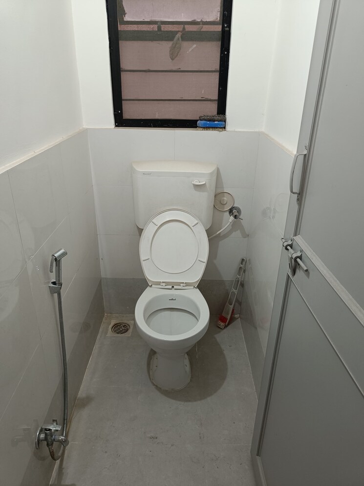 Bathroom, samarthshree-vanashree-apartments 2 Bedroom 1000 Sq.Ft. Apartment In Bavdhan Pune 9048126