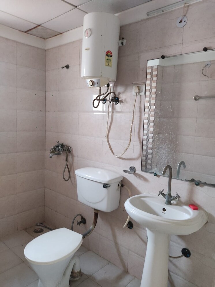Bathroom, gaur-city-1st-avenue 3 Bedroom 1500 Sq.Ft. Apartment In Sector 4 Greater Noida Greater Noida 9048194