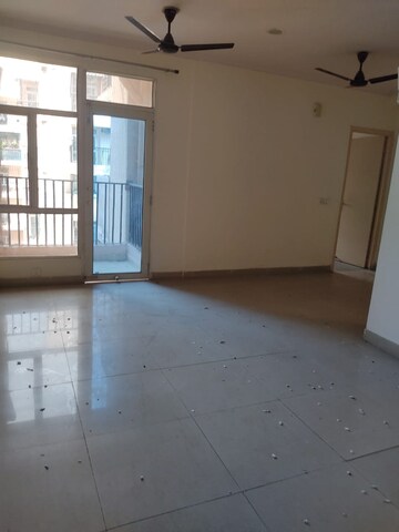 Room in 3 BHK Apartment at Gaur City 1st Avenue, Sector 4 Greater Noida – for Rent