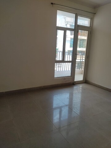 Room in 3 BHK Apartment at Gaur City 1st Avenue, Sector 4 Greater Noida – for Rent