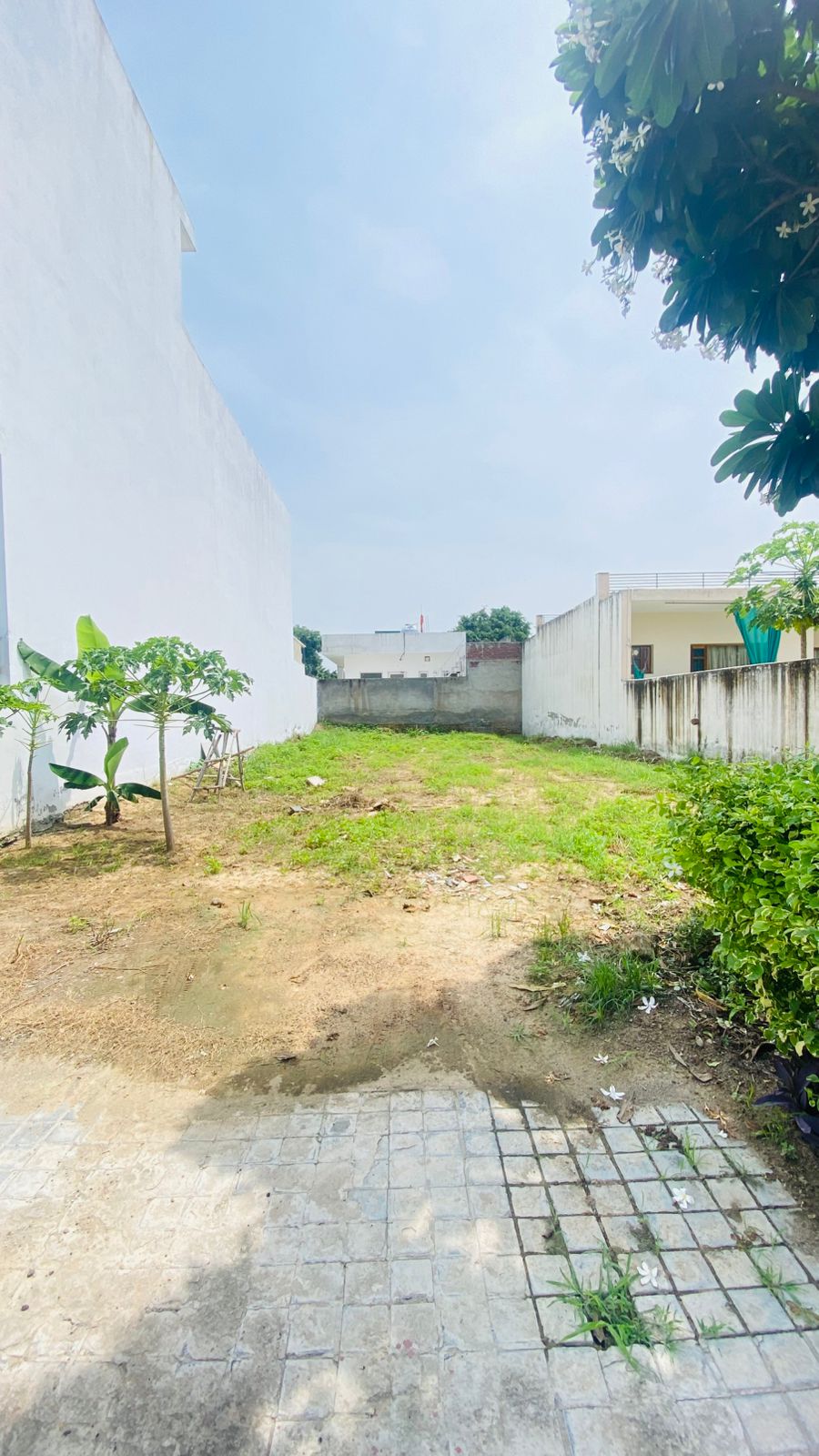 Plot For Sale in DLF Hyde Park