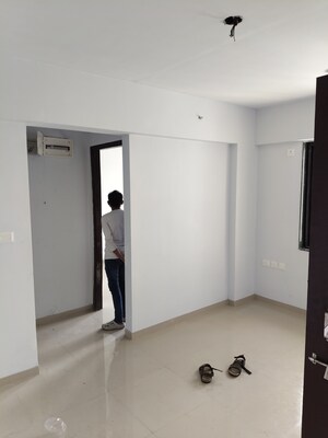 Room in 1 BHK Apartment at Highland Residency CHSL, Balkum Pada – for Sale