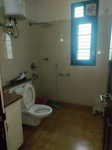 Bathroom in 3 BHK Builder Floor at Unitech Arcadia, South City 2 – for Rent