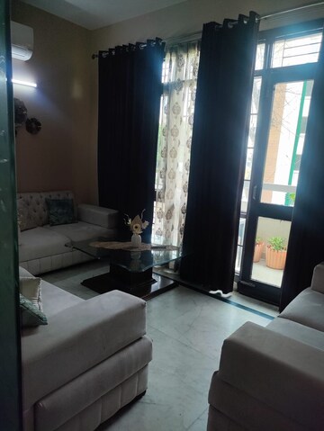 Bedroom in 3 BHK Builder Floor at Unitech Arcadia, South City 2 – for Rent