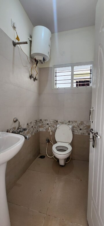 Bathroom in 1 RK Builder Floor at Iti Layout – for Rent