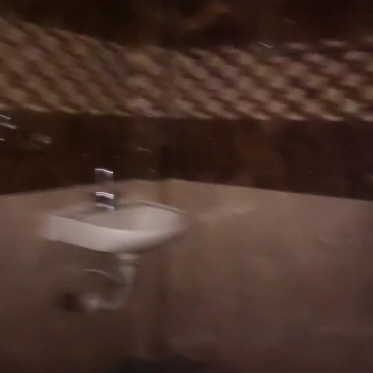 Bathroom, rohini sector 24 1.5 Bedroom 400 Sq.Ft. Builder Floor In Rohini Sector 24 Delhi 9048272