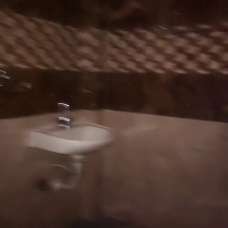 Bathroom, rohini sector 24 1.5 Bedroom 400 Sq.Ft. Builder Floor In Rohini Sector 24 Delhi 9048272