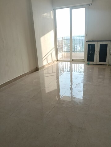 Room in 2 BHK Builder Floor at Signature Global City 63A, Sector 63a – for Rent