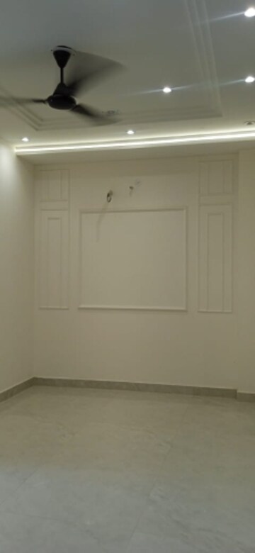 Room in 2 BHK Builder Floor at Dashrath Puri – for Sale