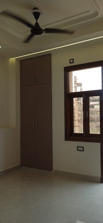 Room in 2 BHK Builder Floor at Dashrath Puri – for Sale