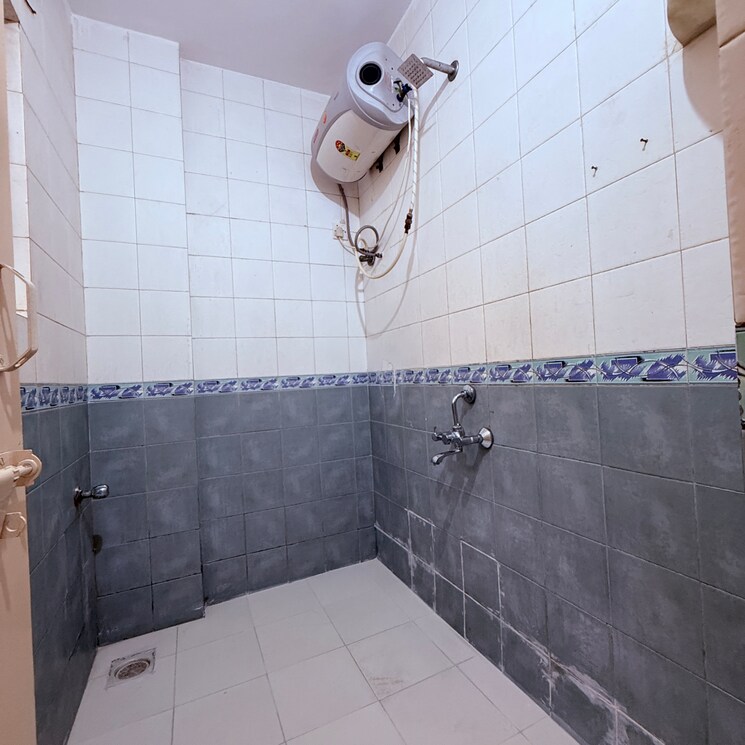 Bathroom, yash-classic 2 Bedroom 1000 Sq.Ft. Apartment In Sutarwadi Pune 9048298