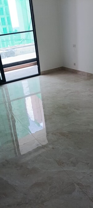 Room in 3 BHK Apartment at Prateek Canary, Sector 150 – for Sale