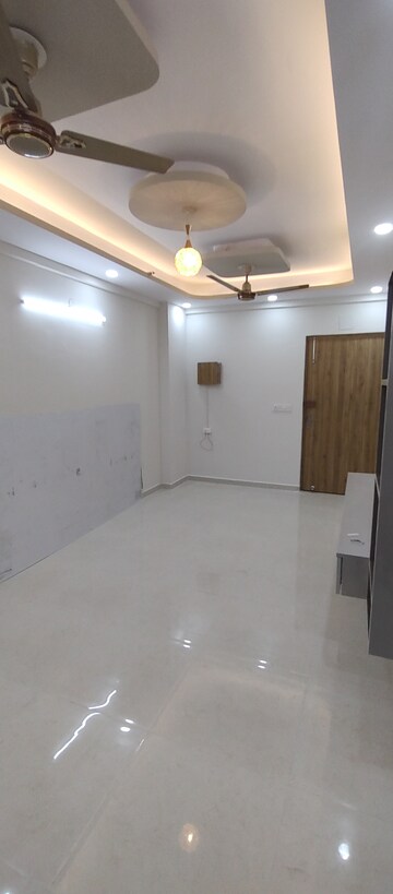 Room in 2 BHK Apartment at Sector 37d – for Rent