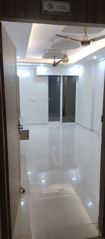 Room in 2 BHK Apartment at Sector 37d – for Rent