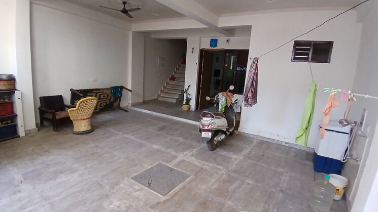  Parking, friends colony 6+ Bedroom 1558 Sq.Ft. Independent House In Friends Colony Gurgaon 9048278