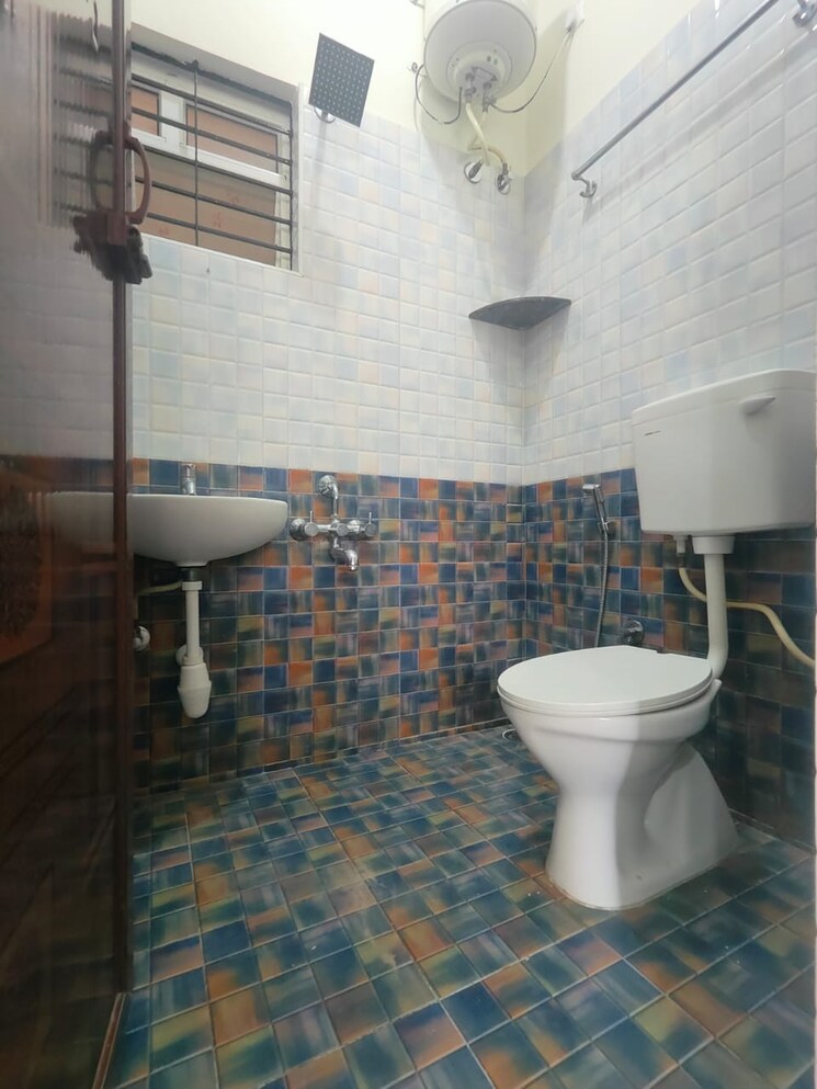 Bathroom, iti layout 2 Bedroom 900 Sq.Ft. Builder Floor In Iti Layout Bangalore 9048346