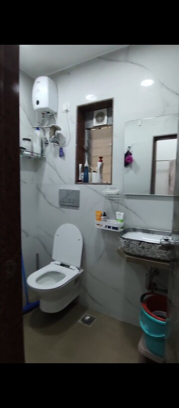 Bathroom in 1.5 BHK Apartment at Mazgaon – for Rent