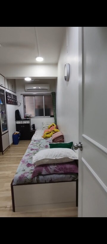 Bedroom in 1.5 BHK Apartment at Mazgaon – for Rent