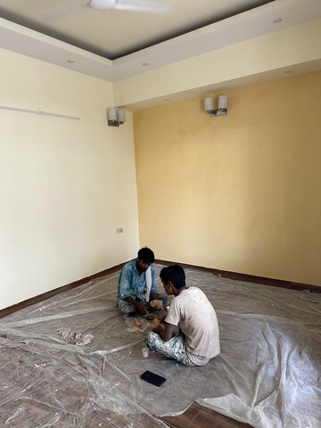 Room in 3 BHK Builder Floor at Sector 45 – for Rent