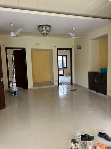 Room in 3 BHK Builder Floor at Sector 45 – for Rent