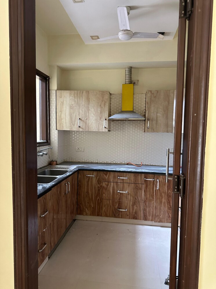 Room, sector 45 3 Bedroom 2000 Sq.Ft. Builder Floor In Sector 45 Gurgaon 9048382