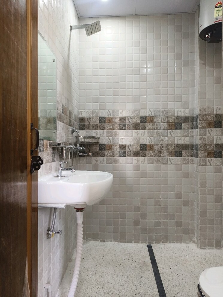 Bathroom, sector 45 3 Bedroom 2000 Sq.Ft. Builder Floor In Sector 45 Gurgaon 9048382