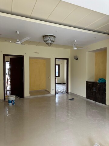 Room in 3 BHK Builder Floor at Sector 45 – for Rent