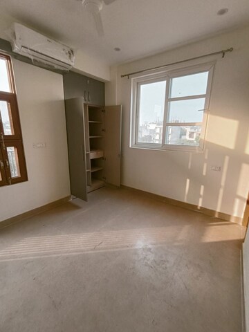 Room in 2 BHK Builder Floor at Sector 45 – for Rent