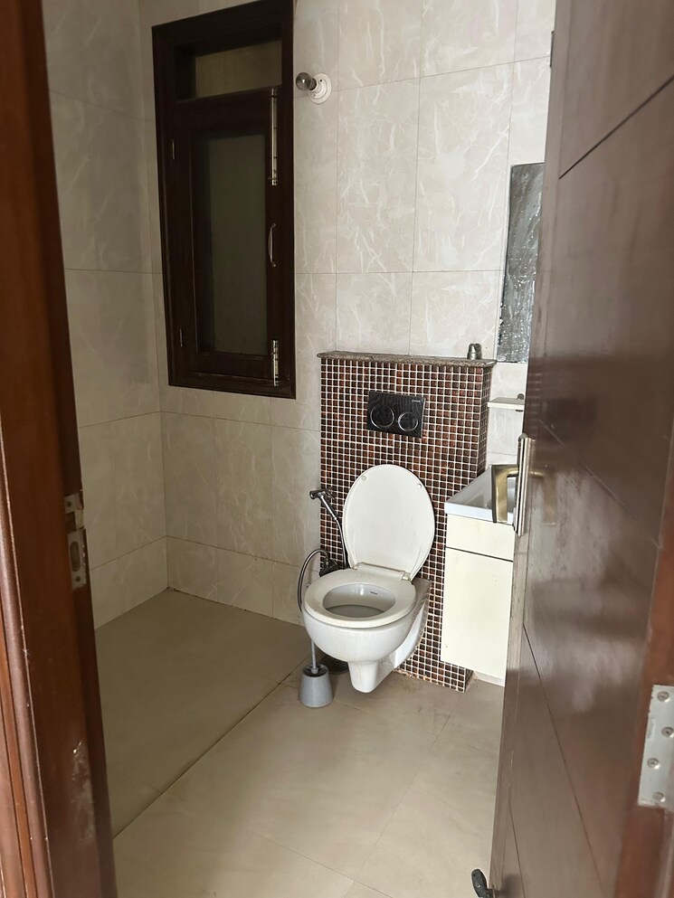 Bathroom, sector 45 2 Bedroom 1600 Sq.Ft. Builder Floor In Sector 45 Gurgaon 9048396