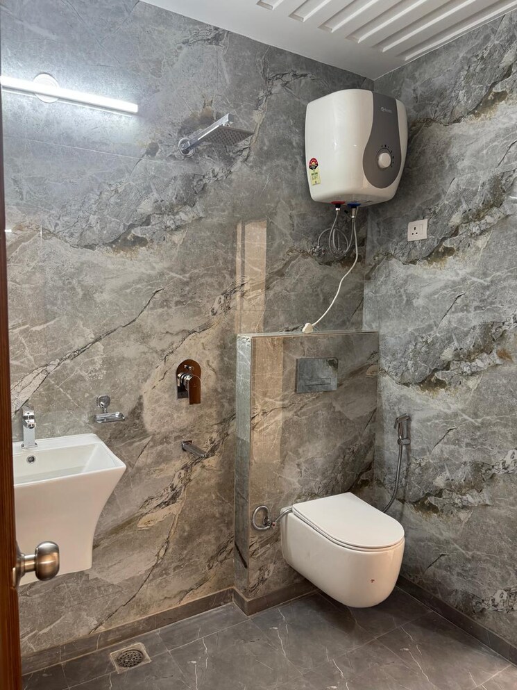 Bathroom, saket 3 Bedroom 2200 Sq.Ft. Apartment In Saket Delhi 9048400